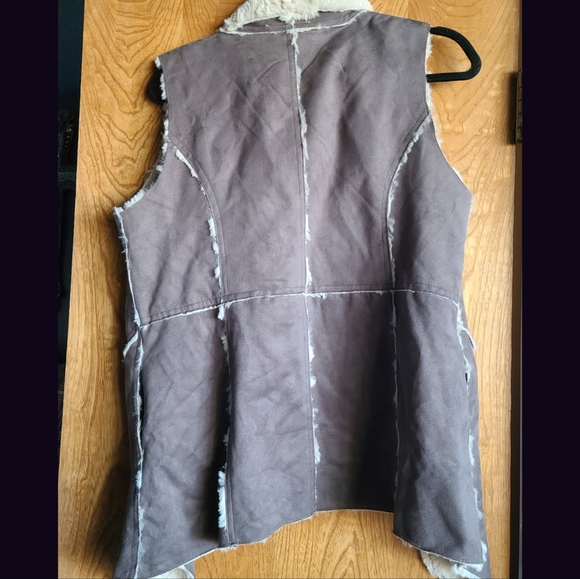 Faux Fur Vest - Picture 2 of 2